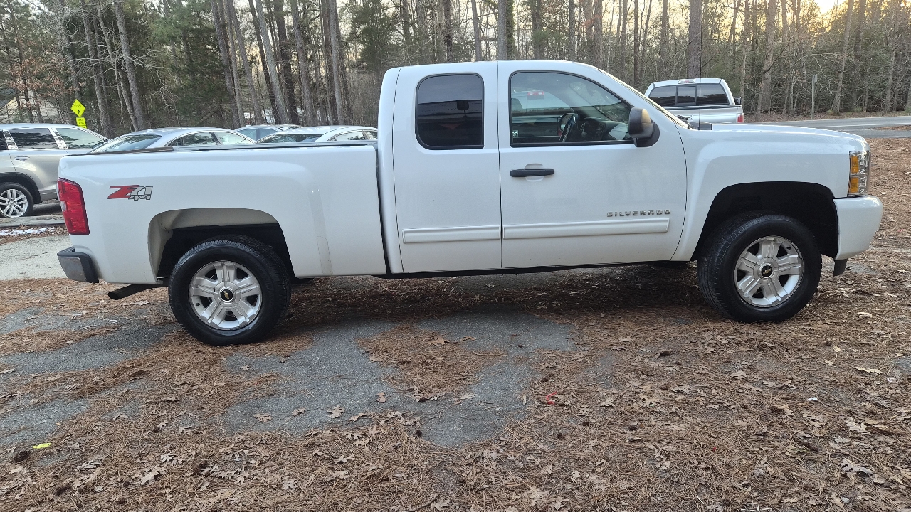 Chevrolet 1500 Pickups Ext Cab 155.5" 4WD 2011