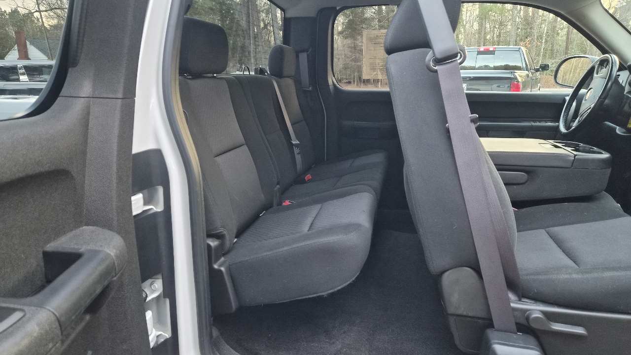 Chevrolet 1500 Pickups Ext Cab 155.5" 4WD 2011