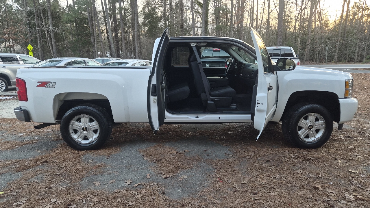 Chevrolet 1500 Pickups Ext Cab 155.5" 4WD 2011