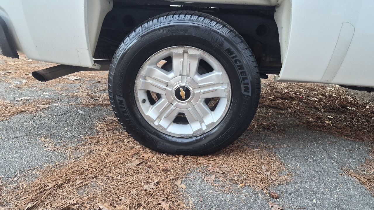 Chevrolet 1500 Pickups Ext Cab 155.5" 4WD 2011