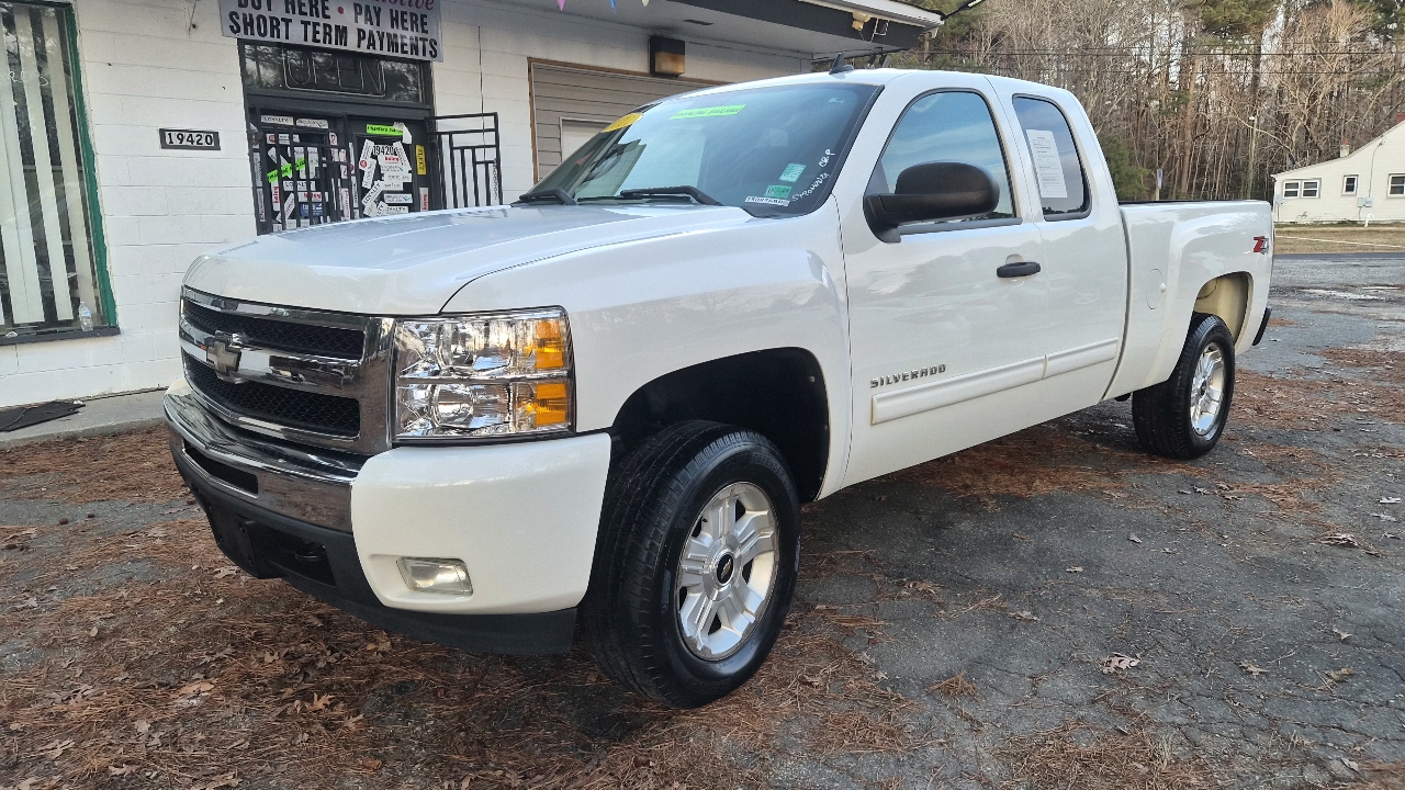 Chevrolet 1500 Pickups Ext Cab 155.5" 4WD 2011