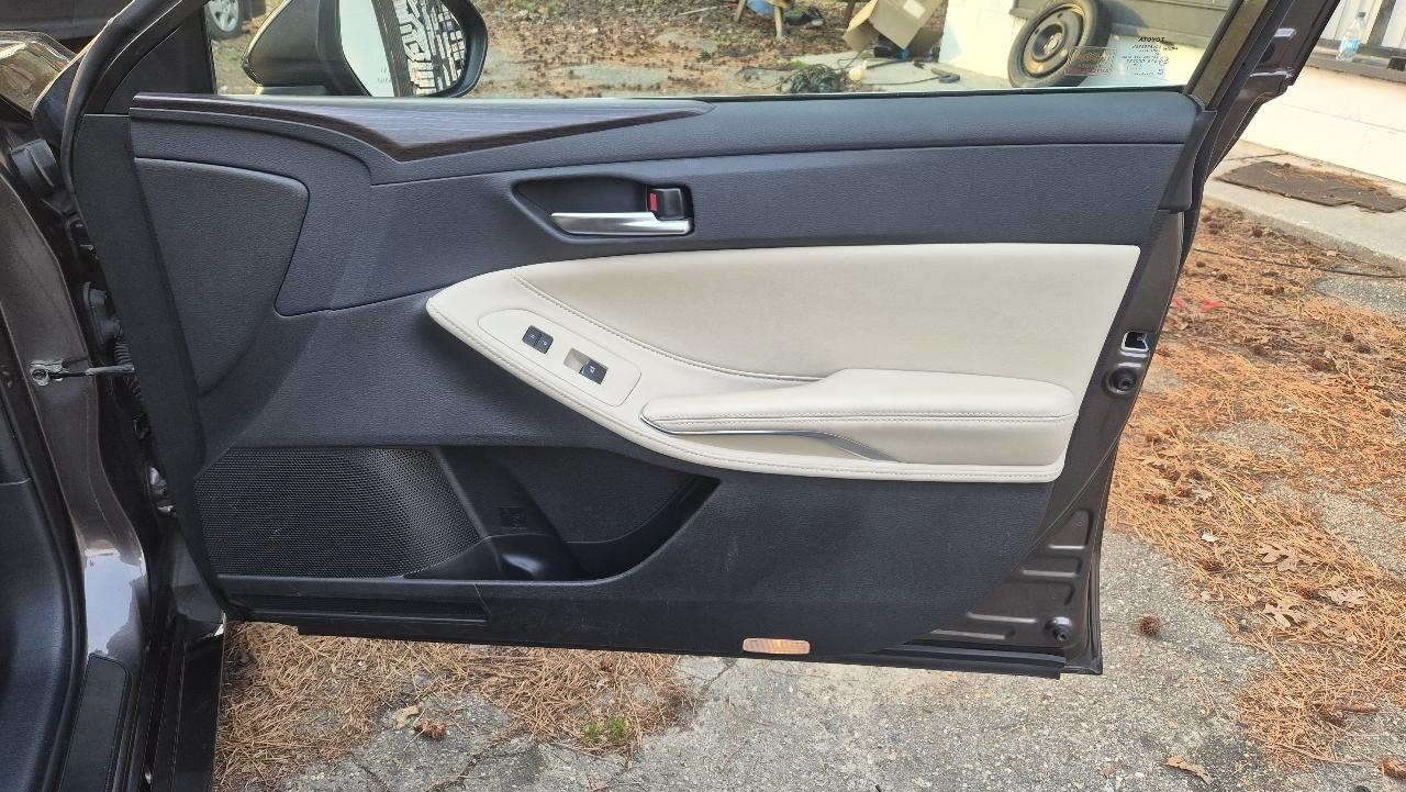 Toyota Avalon Hybrid 4dr Sdn XLE Premium (Natl) 2019