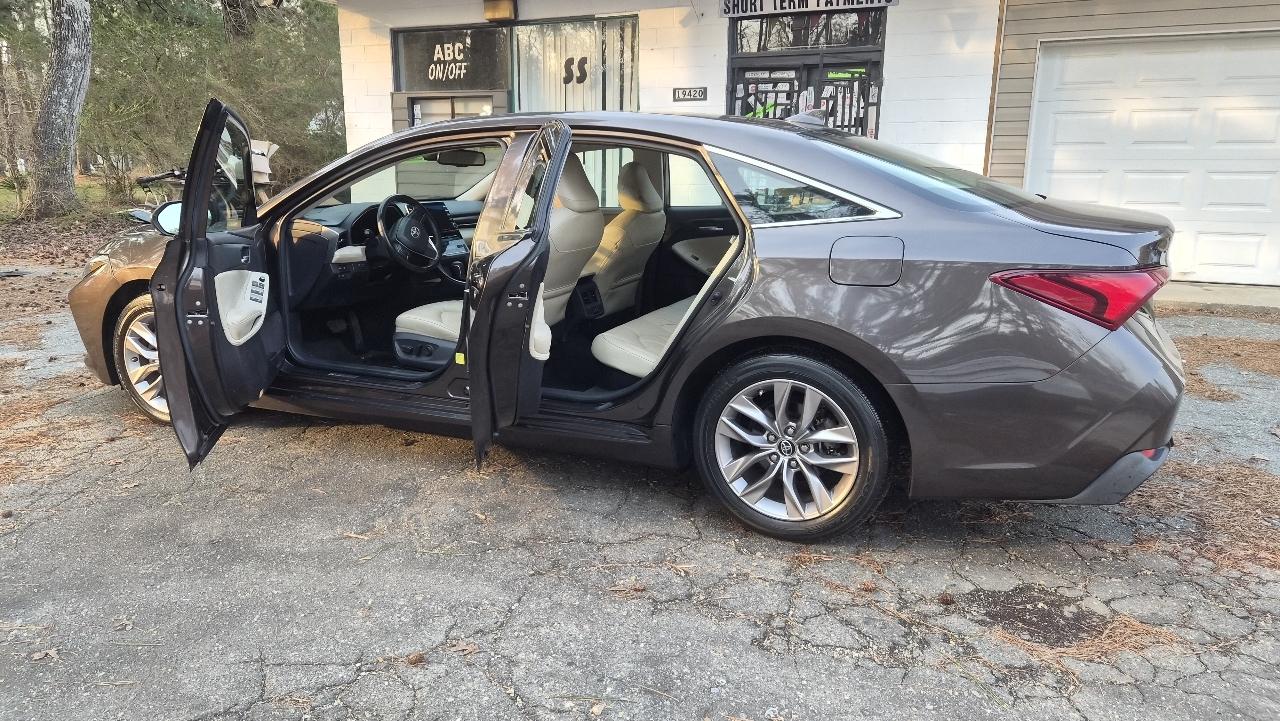 Toyota Avalon Hybrid 4dr Sdn XLE Premium (Natl) 2019