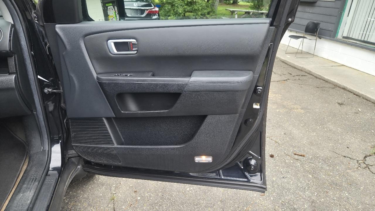 Honda Pilot Touring 4WD with DVD 2013