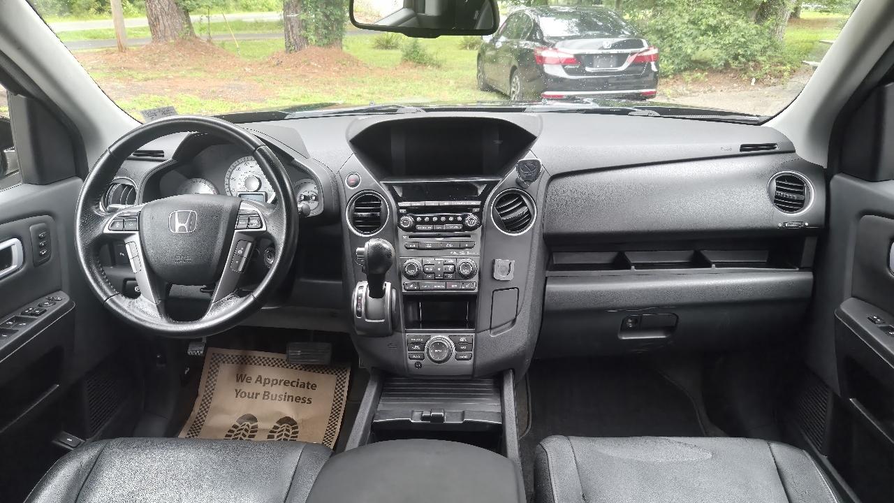 Honda Pilot Touring 4WD with DVD 2013