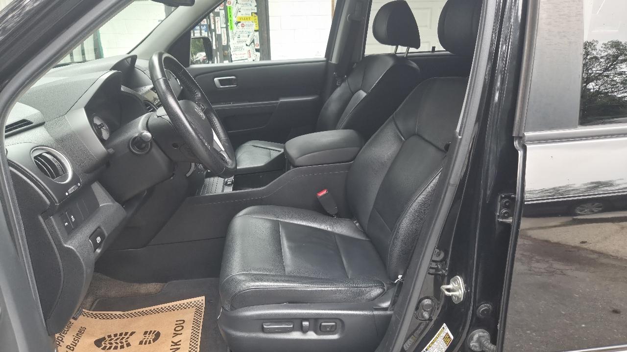 Honda Pilot Touring 4WD with DVD 2013