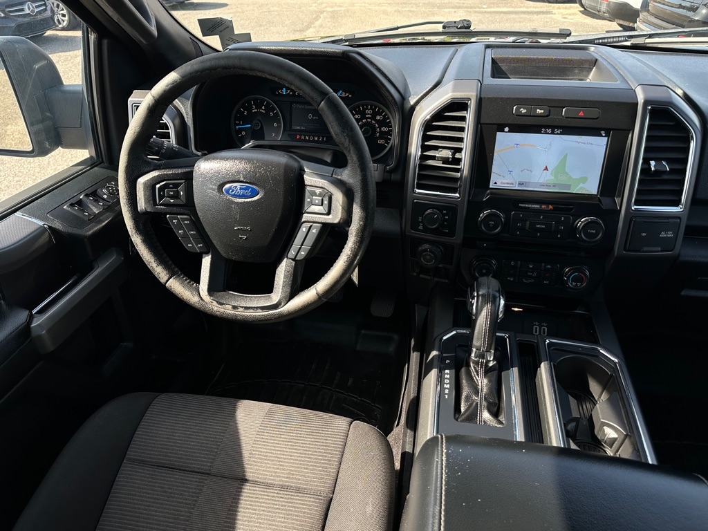 Ford F-150 XL SuperCrew 5.5-ft. Bed 4WD 2016 Ford F-150 XL SuperCrew 5.5-ft. Bed 4WD 2016