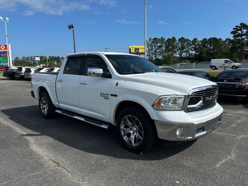 RAM 1500 Classic Laramie 4x2 Crew Cab 5'7" Box 2019