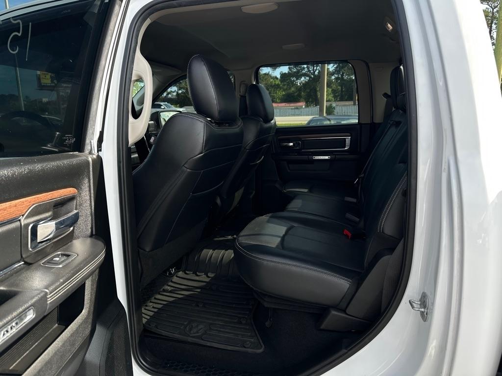 RAM 1500 Classic Laramie 4x2 Crew Cab 5'7" Box 2019