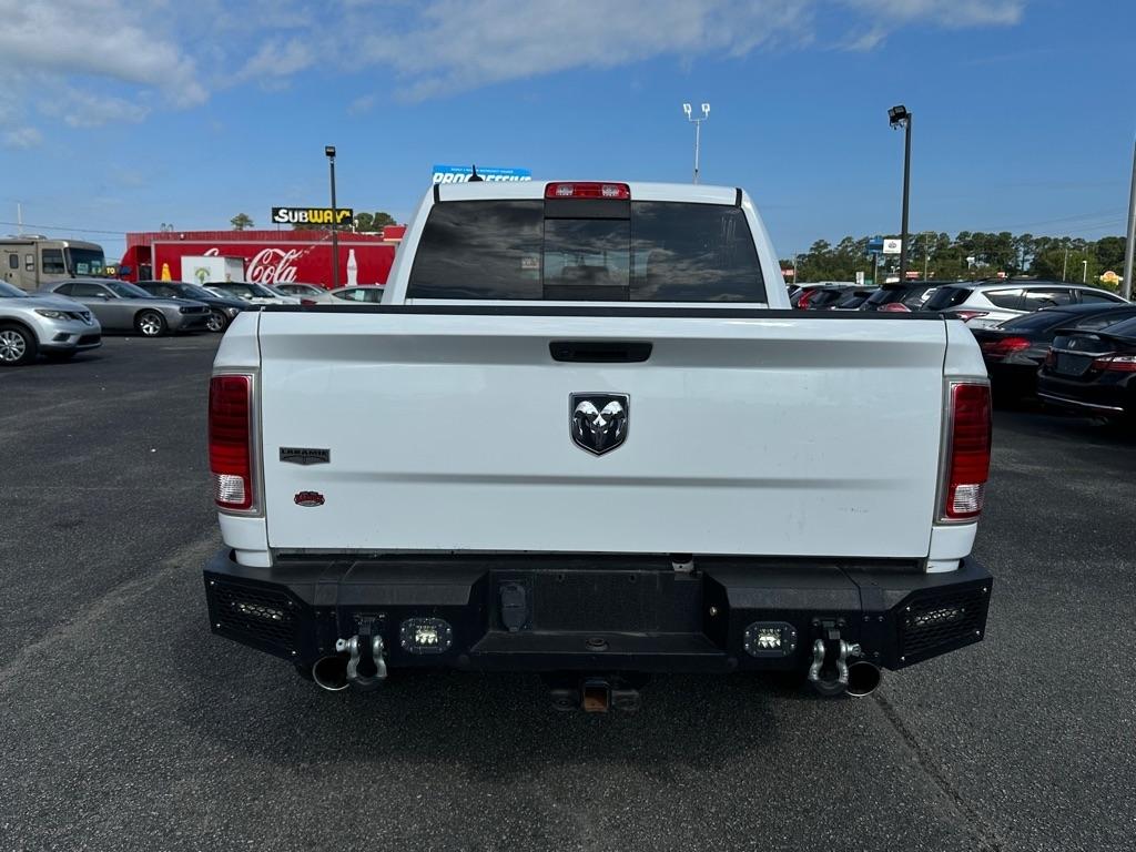 RAM 1500 Classic Laramie 4x2 Crew Cab 5'7" Box 2019