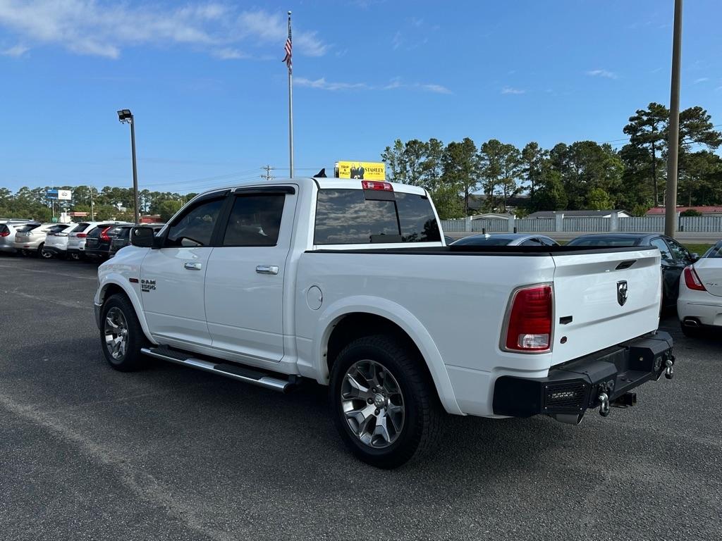 RAM 1500 Classic Laramie 4x2 Crew Cab 5'7" Box 2019