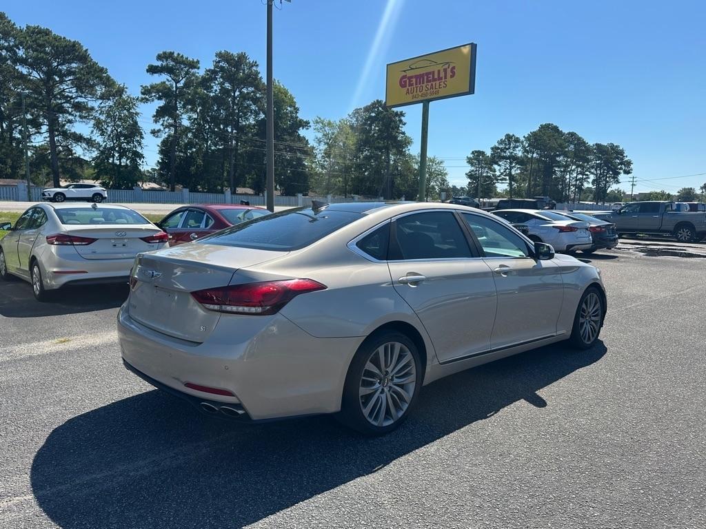 Hyundai Genesis 4dr Sdn V8 5.0L RWD 2015
