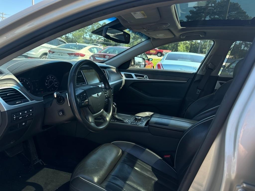 Hyundai Genesis 4dr Sdn V8 5.0L RWD 2015