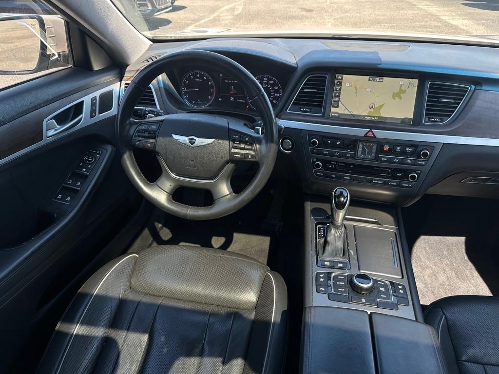 Hyundai Genesis 4dr Sdn V8 5.0L RWD 2015