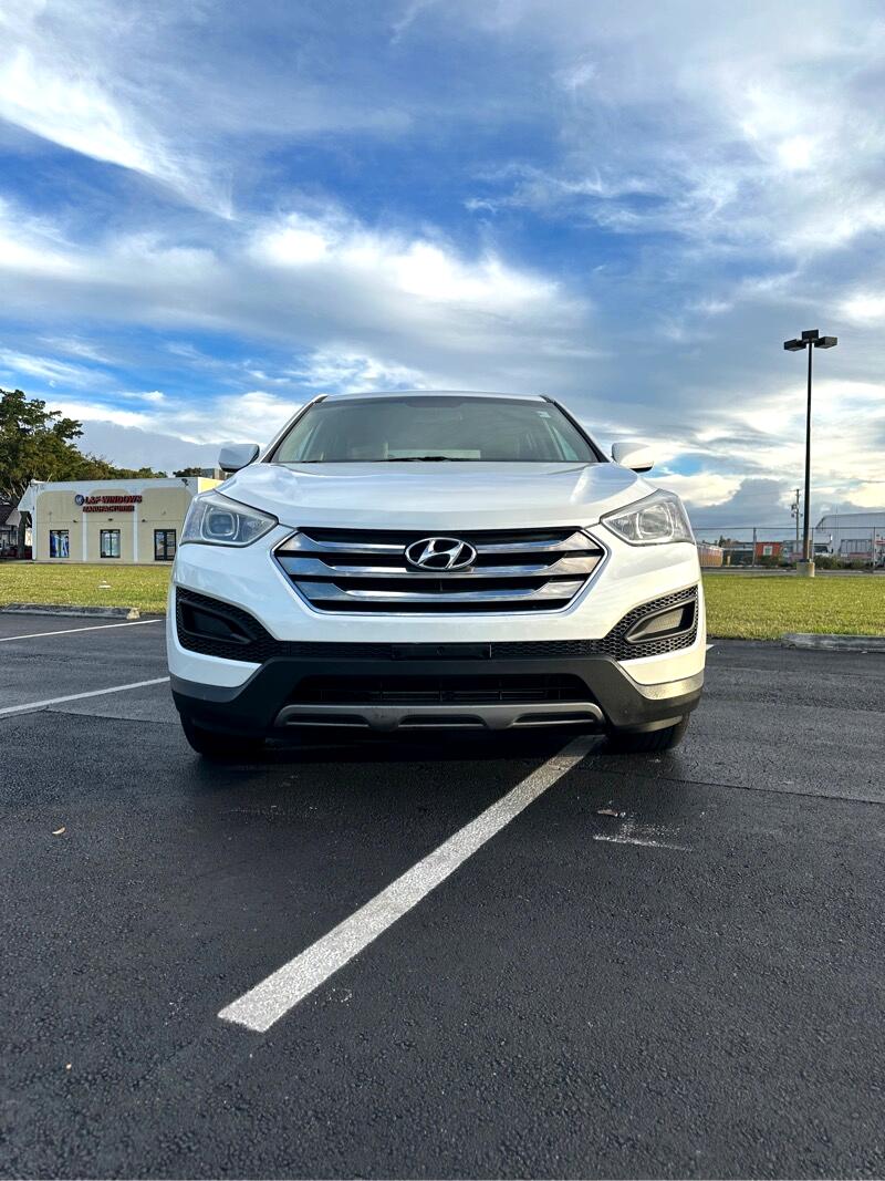 2014 HYUNDAI Santa Fe SUV / Crossover - $10,500