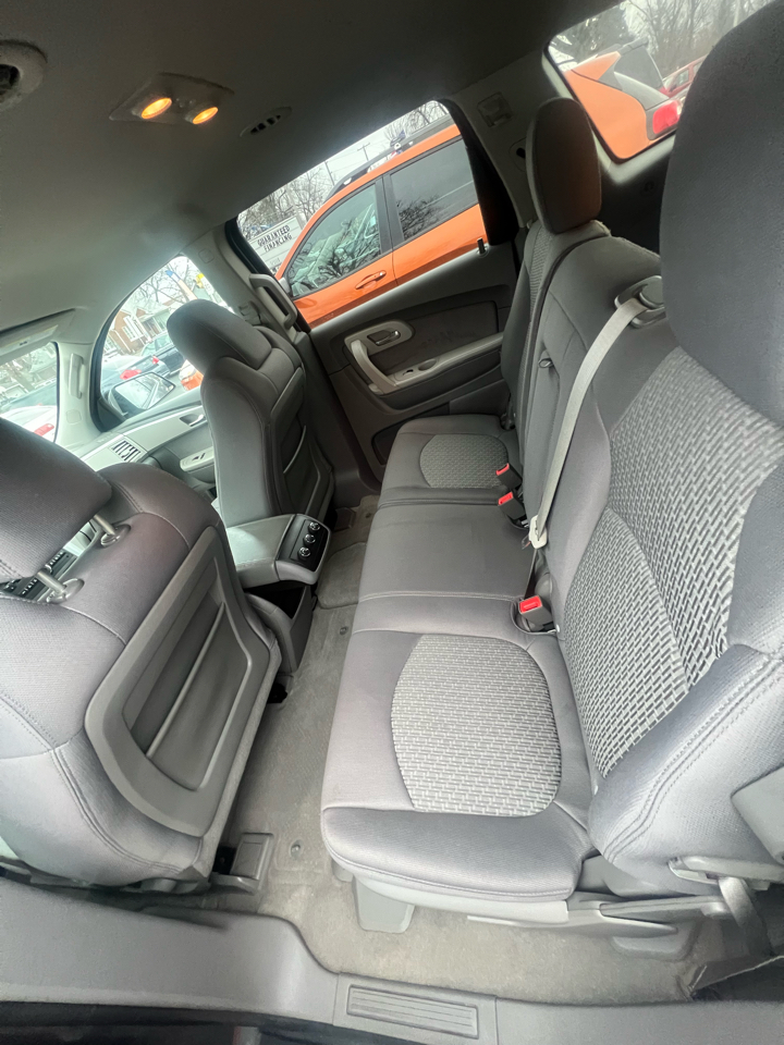 Chevrolet Traverse LS FWD w/PDC 2012