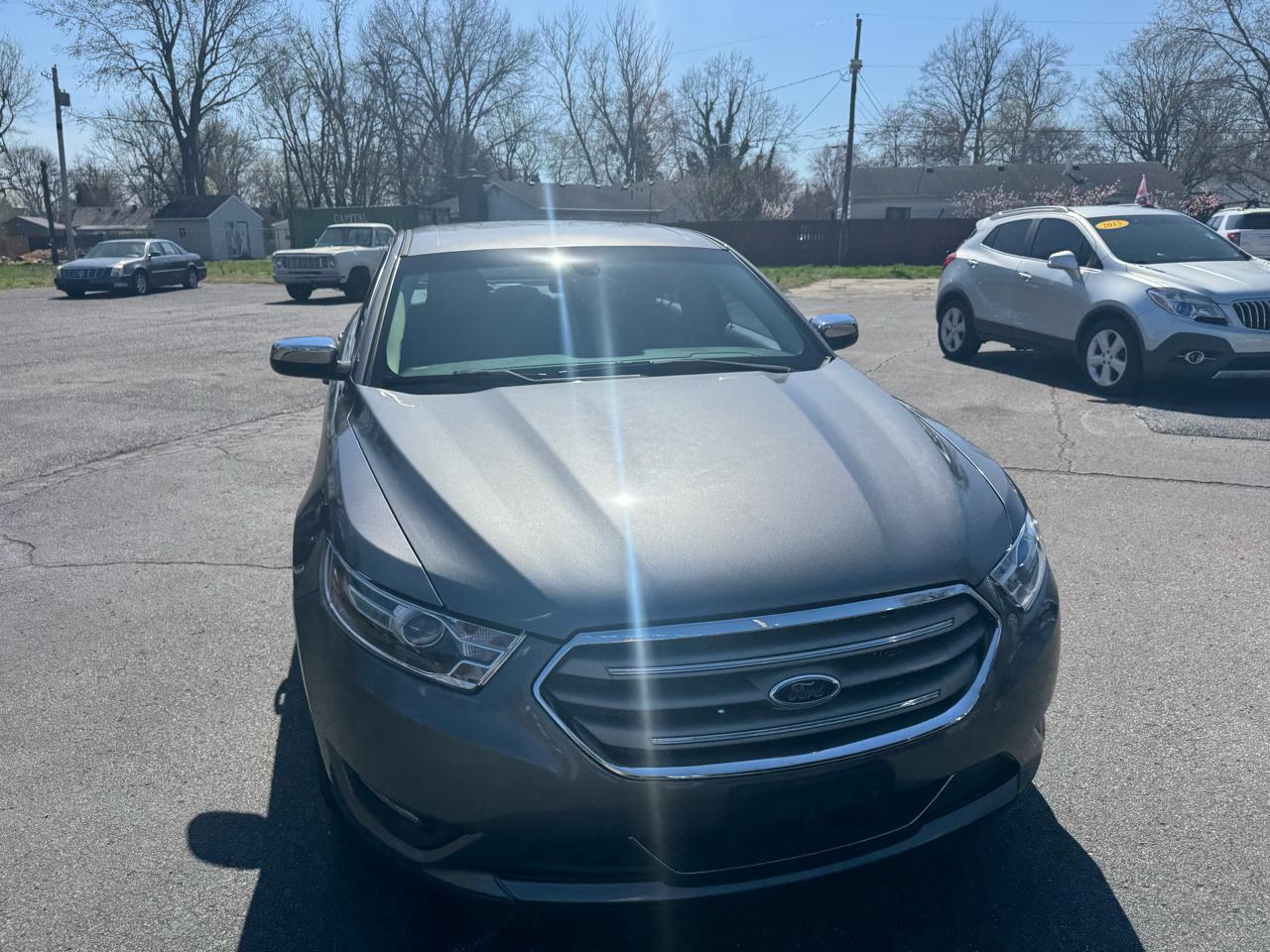 Ford Taurus Limited FWD 2013