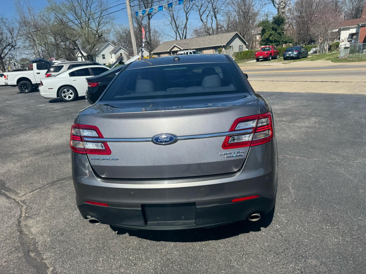 Ford Taurus Limited FWD 2013