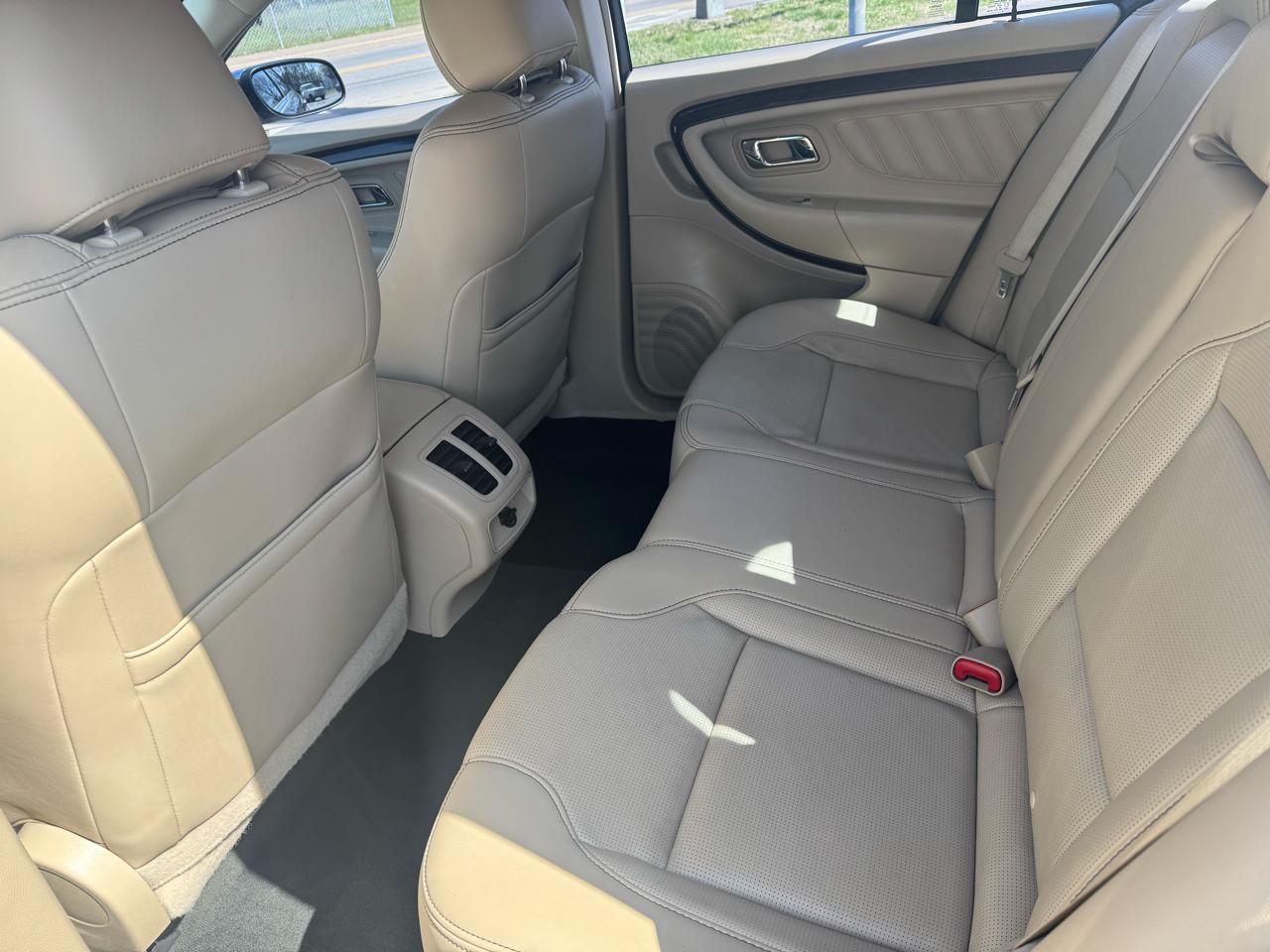 Ford Taurus Limited FWD 2013