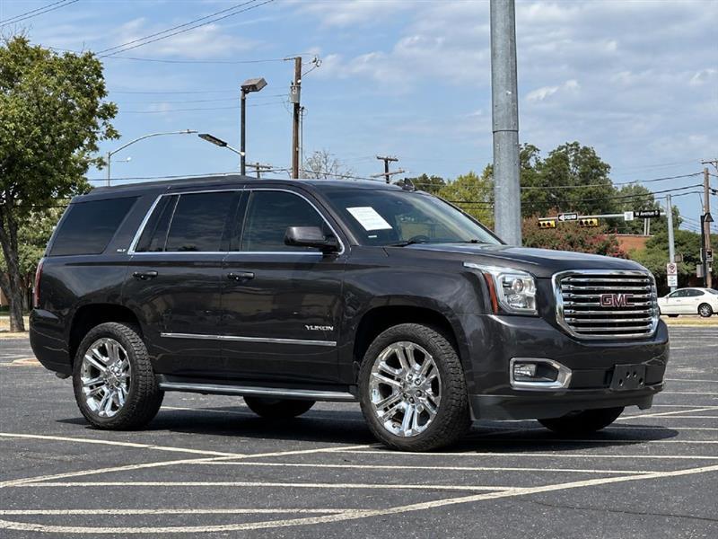 GMC Yukon photo 2