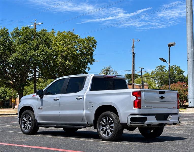 Chevrolet Silverado photo 3