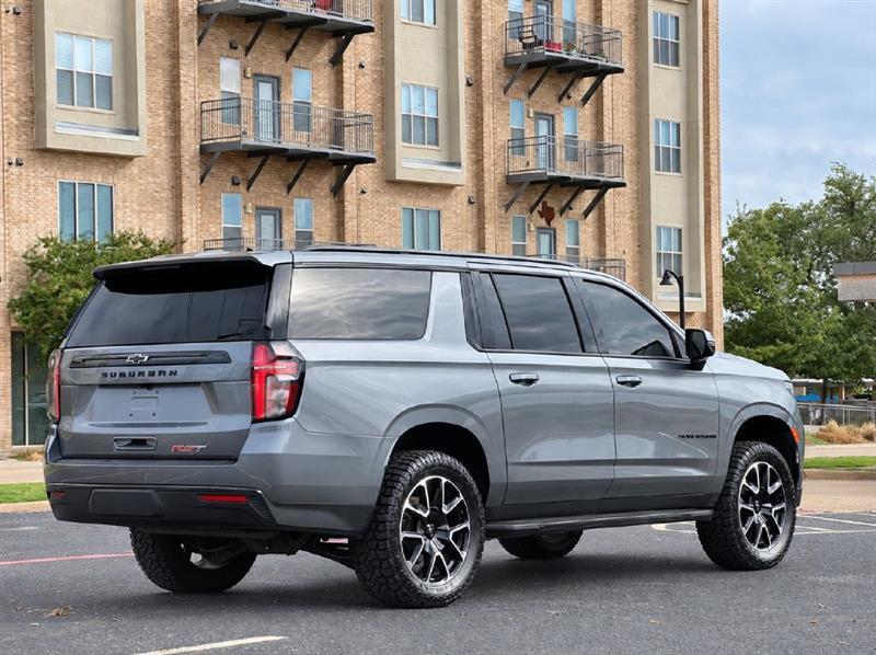 Chevrolet Suburban  2021