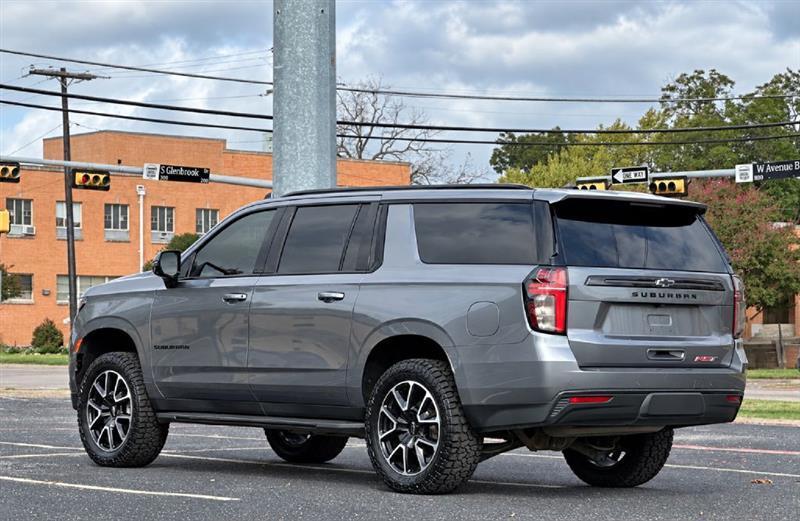 Chevrolet Suburban  2021