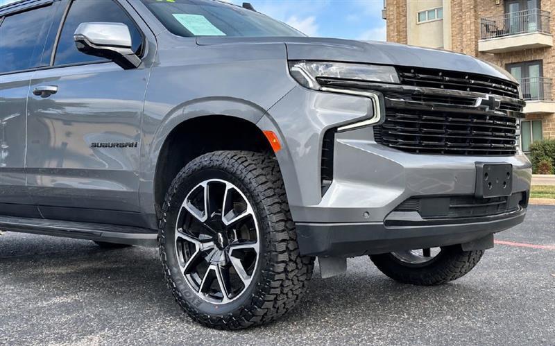 Chevrolet Suburban  2021