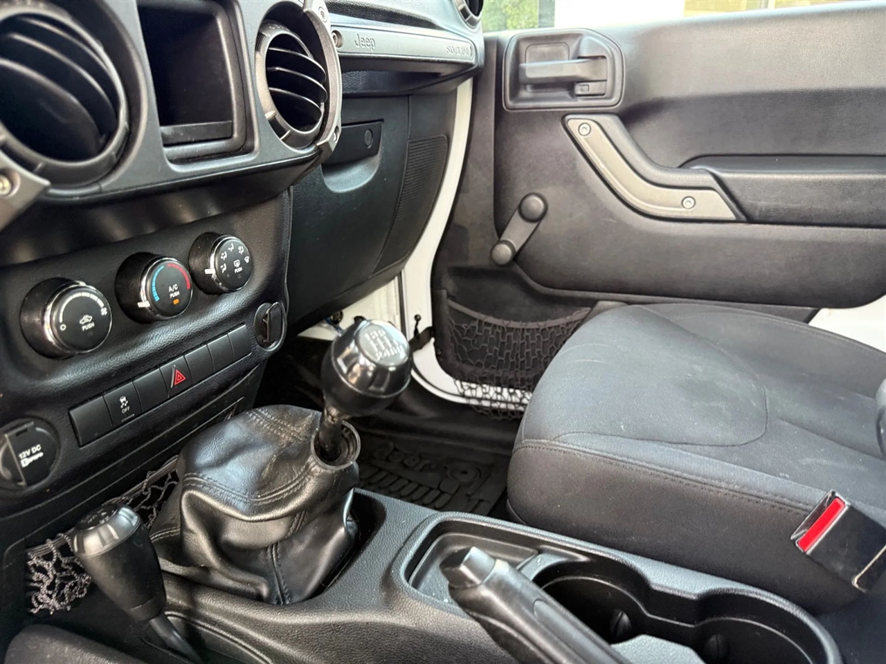 2016 Jeep Wrangler Unlimited Sport photo 24