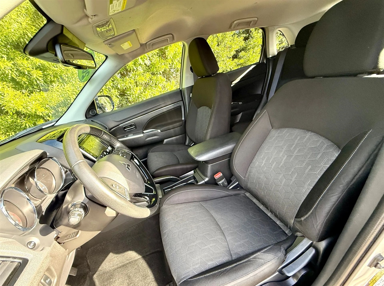 2020 Mitsubishi Outlander Sport SE photo 2