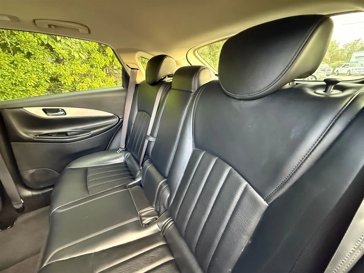 2017 Infiniti QX50 Base AWD photo 3