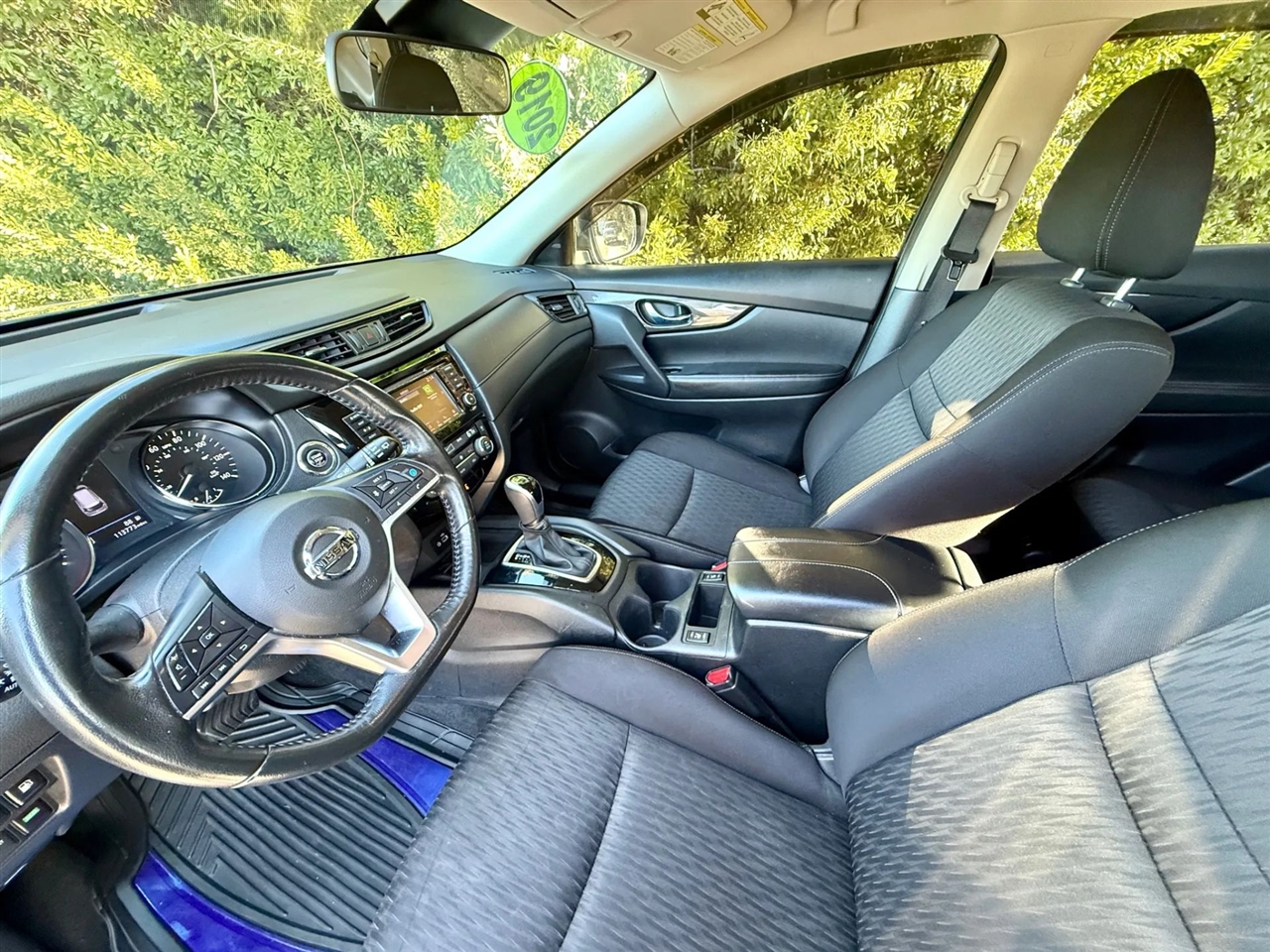 2019 Nissan Rogue SV AWD photo 2