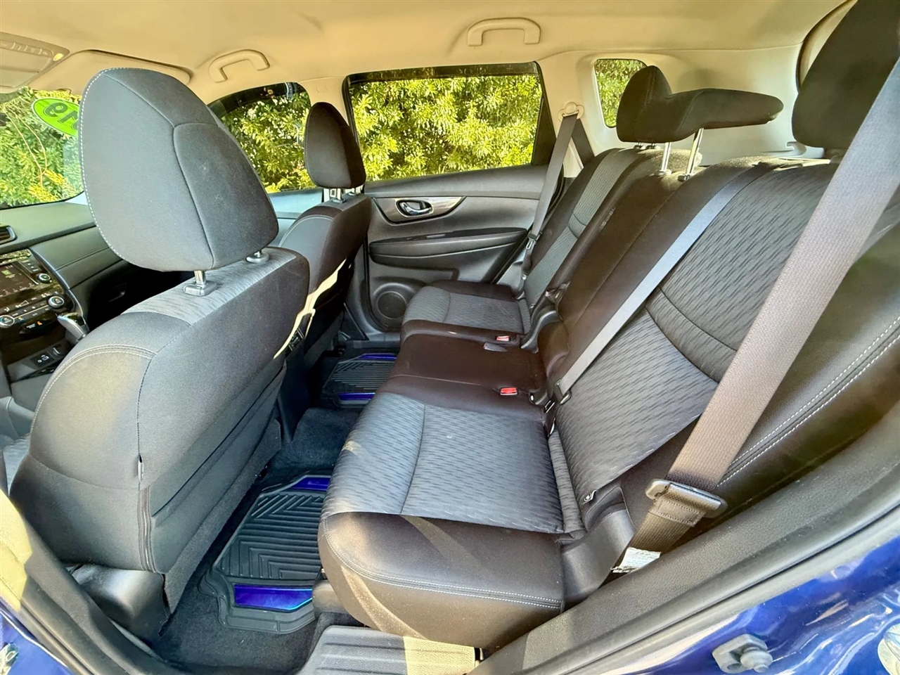 2019 Nissan Rogue SV AWD photo 4