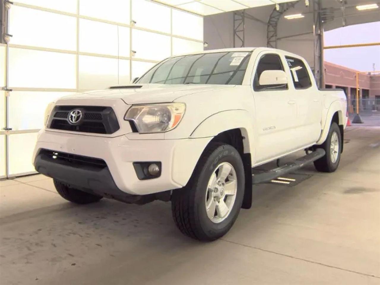 2015 Toyota Tacoma 2WD Double Cab V6 AT PreRunner (Natl)