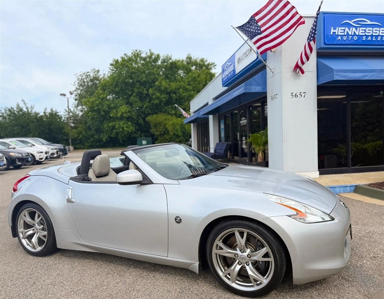 2010 Nissan 370Z Roadster Touring 7AT's photo