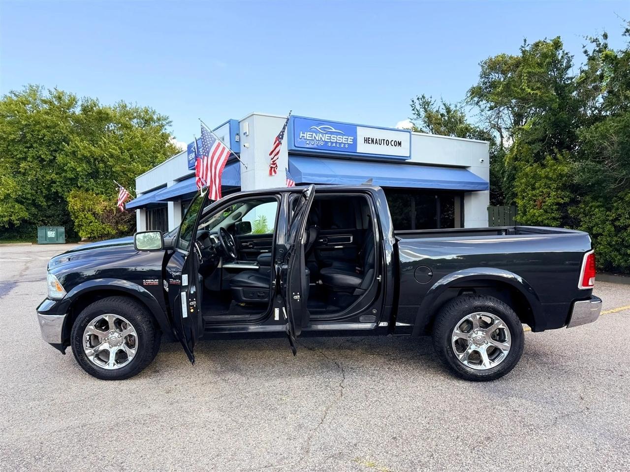 RAM 1500 Laramie 4x4 Crew Cab 5'7" Box 2017