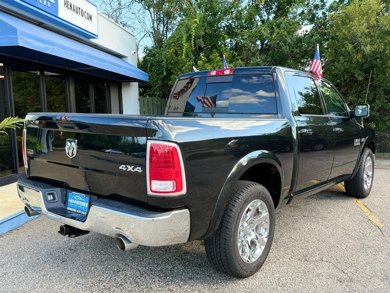 RAM 1500 Laramie 4x4 Crew Cab 5'7" Box 2017