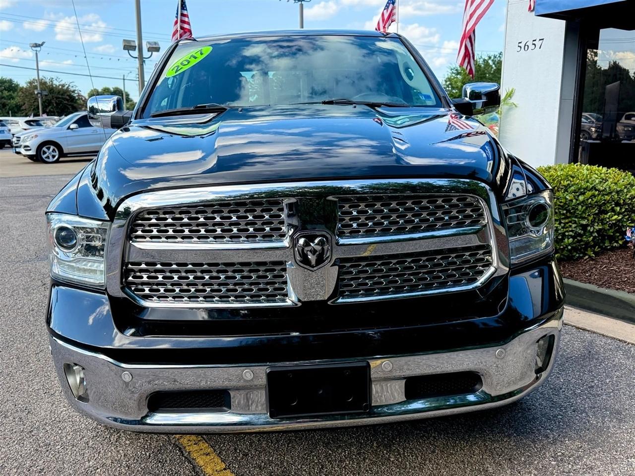 RAM 1500 Laramie 4x4 Crew Cab 5'7" Box 2017