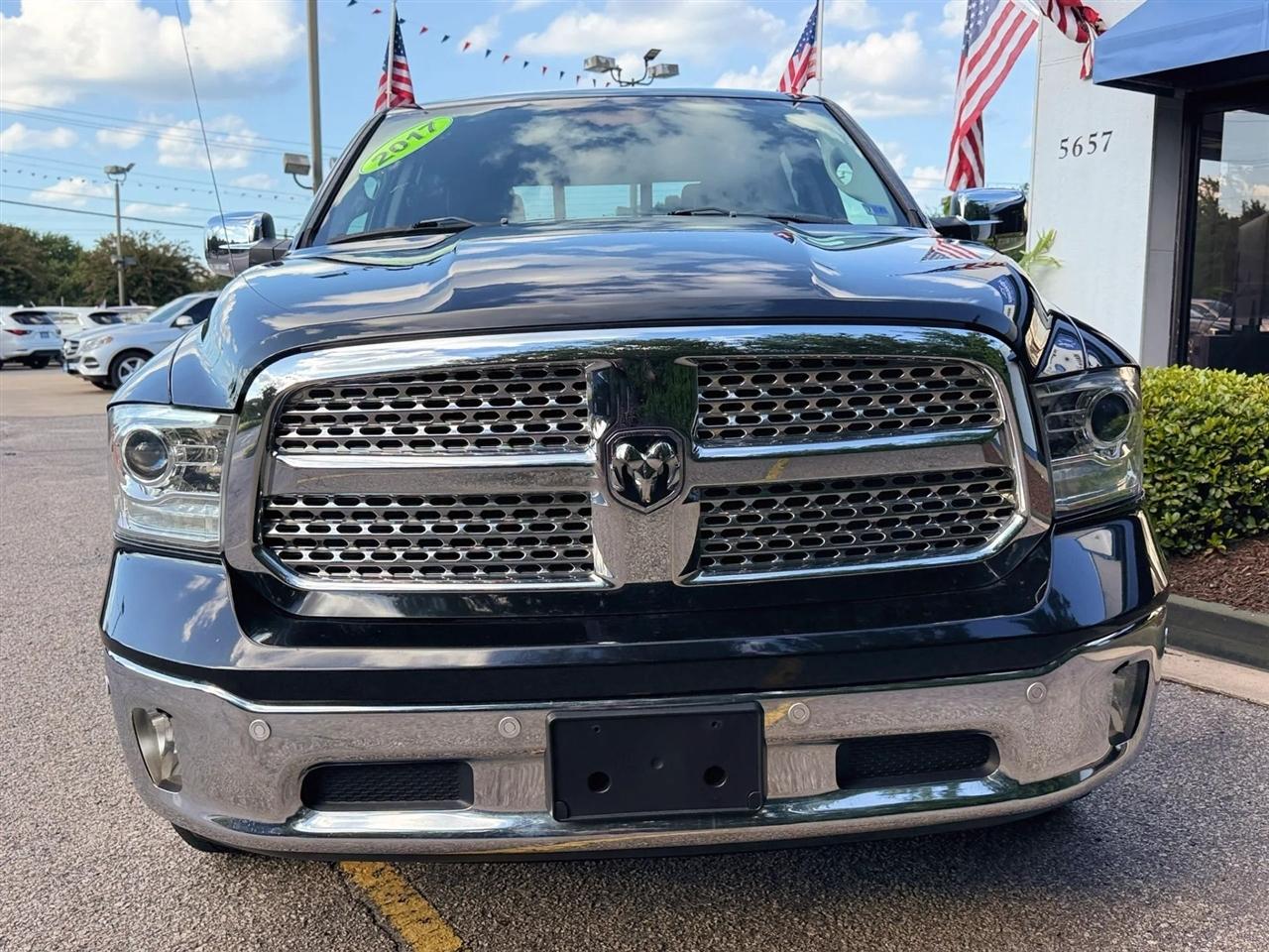 RAM 1500 Laramie 4x4 Crew Cab 5'7" Box 2017