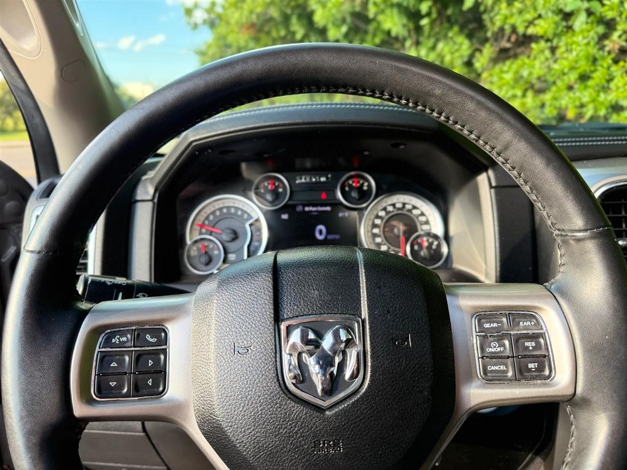RAM 1500 Laramie 4x4 Crew Cab 5'7" Box 2017