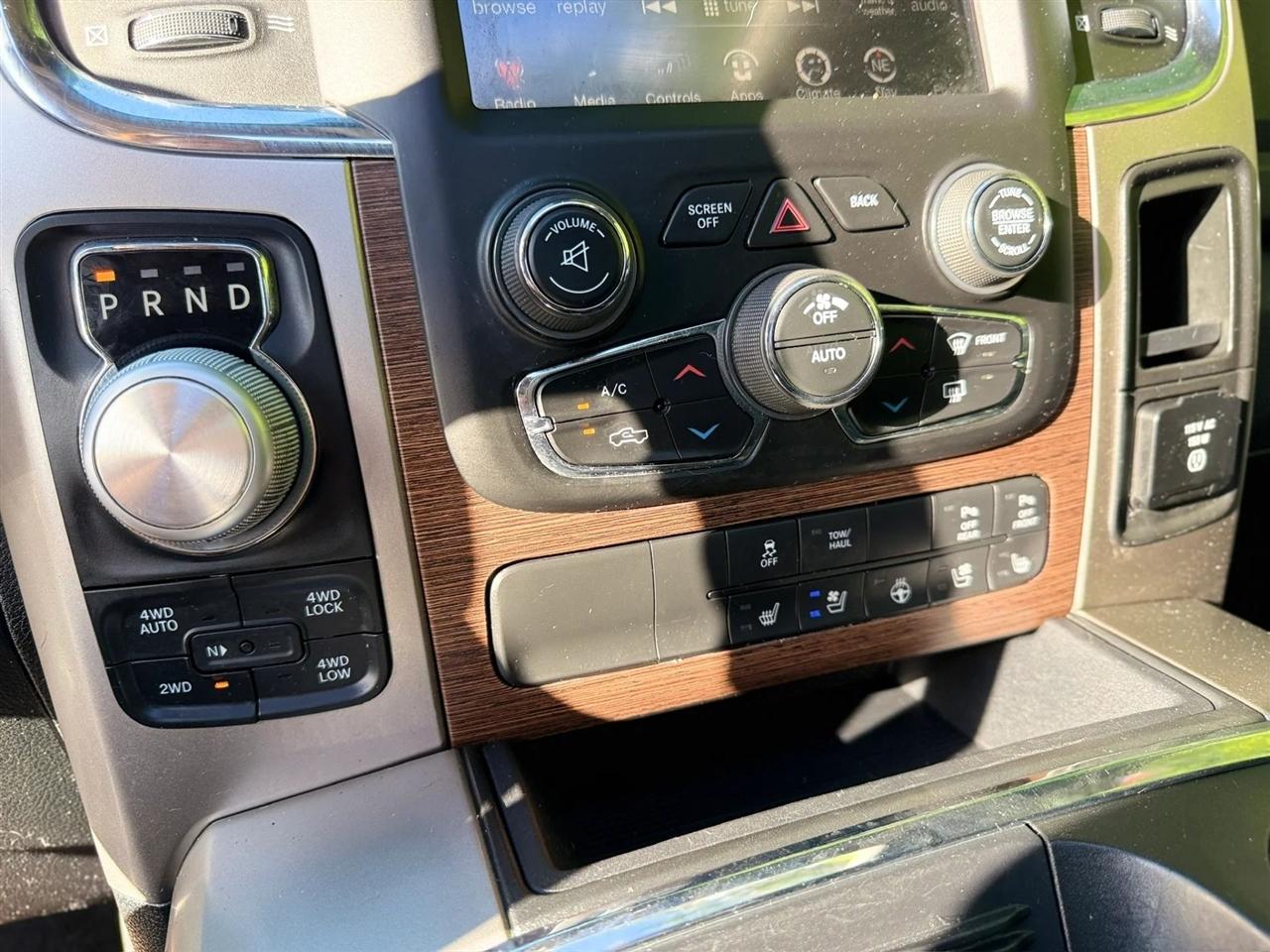 RAM 1500 Laramie 4x4 Crew Cab 5'7" Box 2017