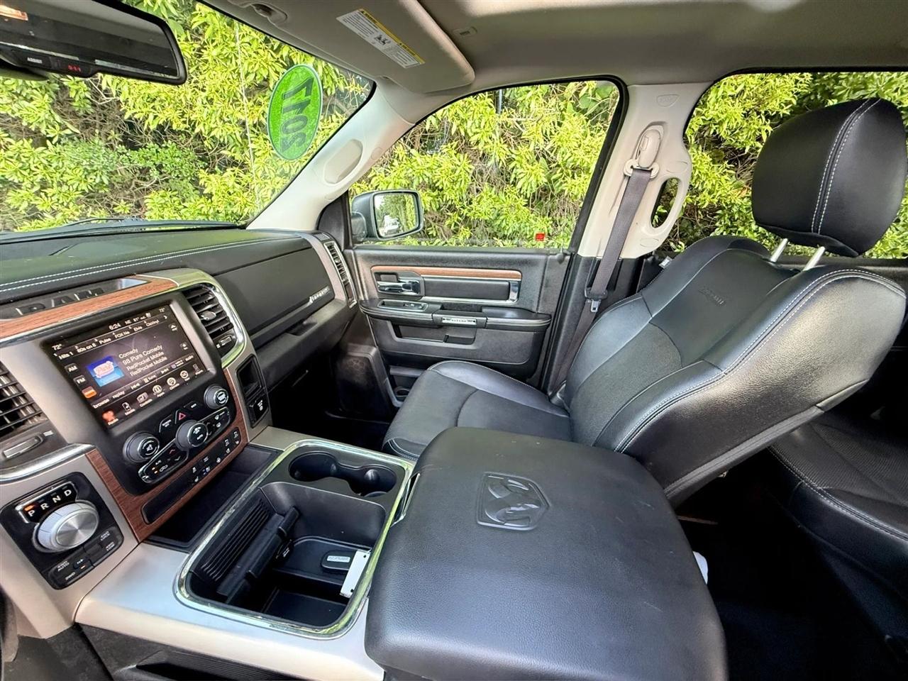 RAM 1500 Laramie 4x4 Crew Cab 5'7" Box 2017
