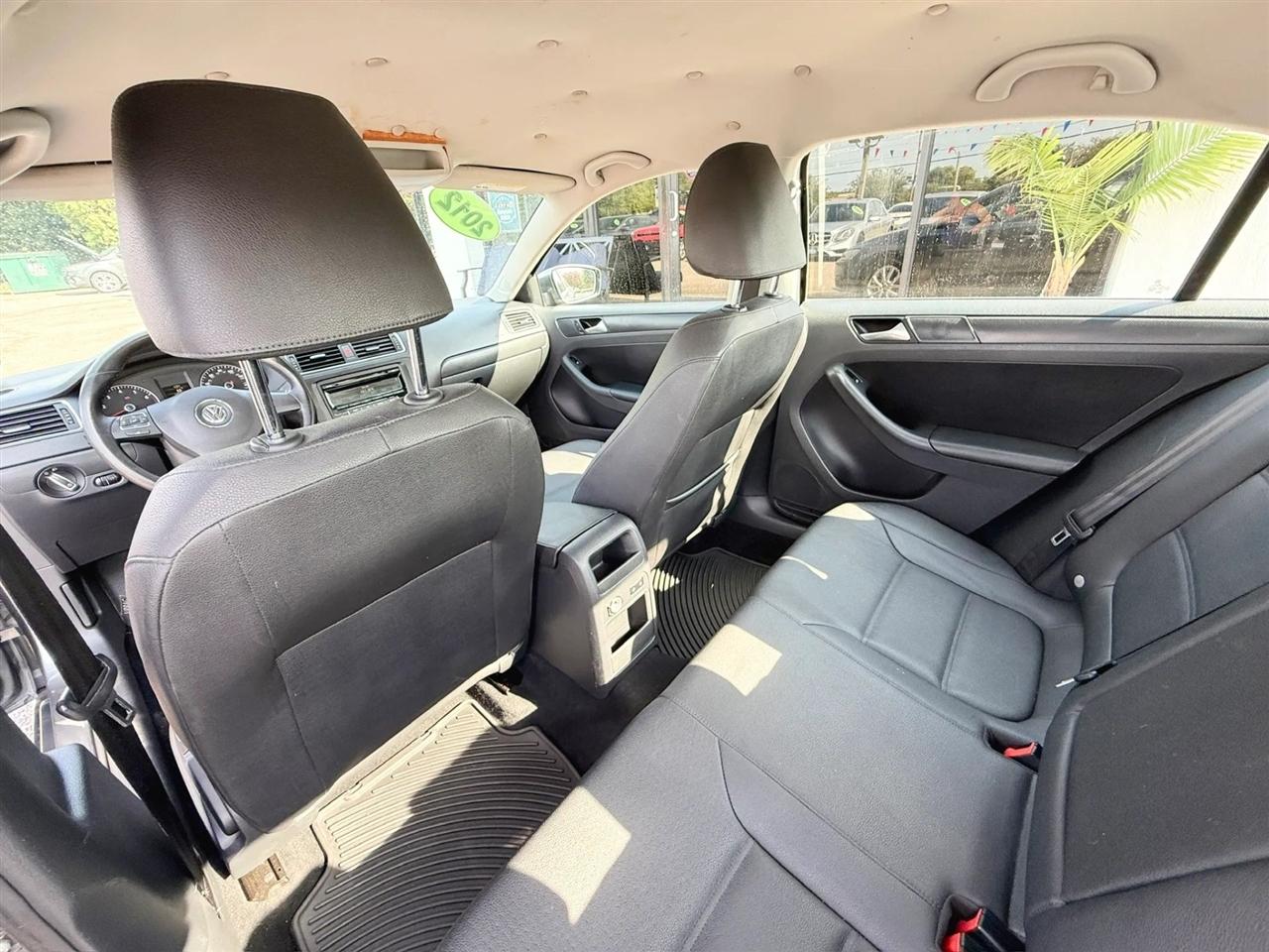 Volkswagen Jetta Sedan 4dr Manual SE PZEV 2012