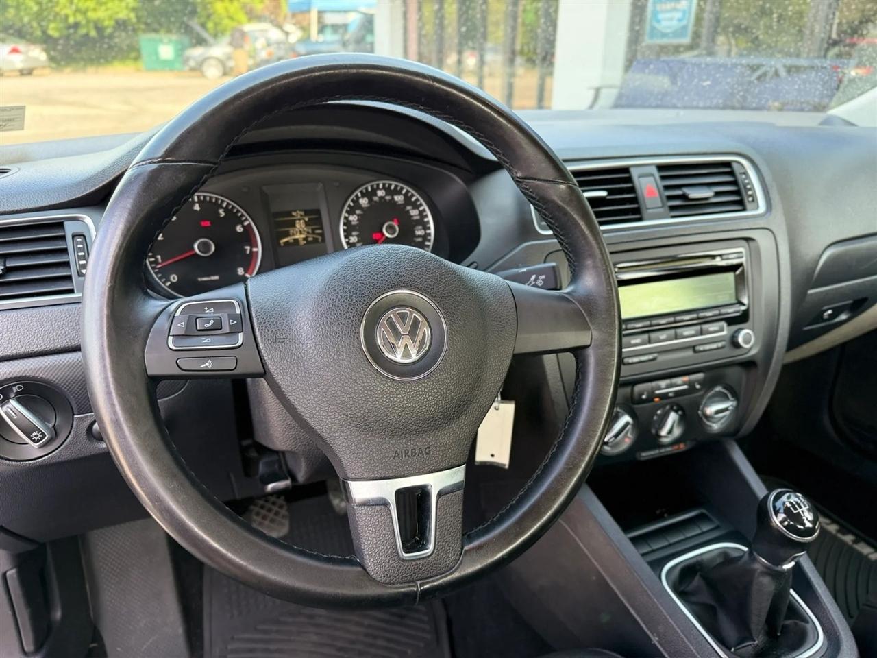 Volkswagen Jetta Sedan 4dr Manual SE PZEV 2012