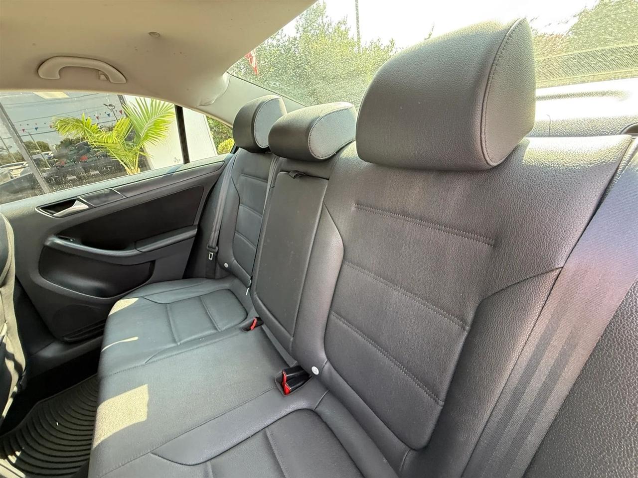 Volkswagen Jetta Sedan 4dr Manual SE PZEV 2012
