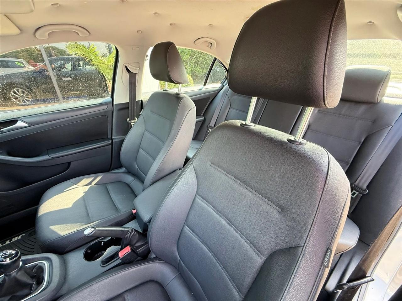 Volkswagen Jetta Sedan 4dr Manual SE PZEV 2012
