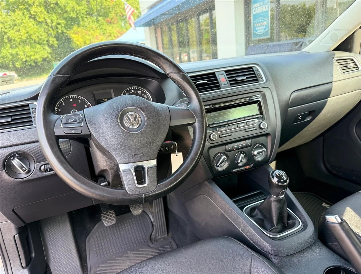 Volkswagen Jetta Sedan 4dr Manual SE PZEV 2012