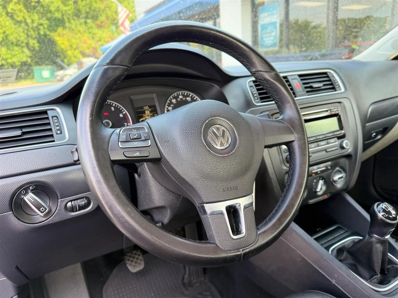 Volkswagen Jetta Sedan 4dr Manual SE PZEV 2012
