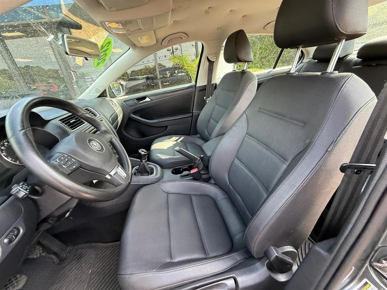 Volkswagen Jetta Sedan 4dr Manual SE PZEV 2012