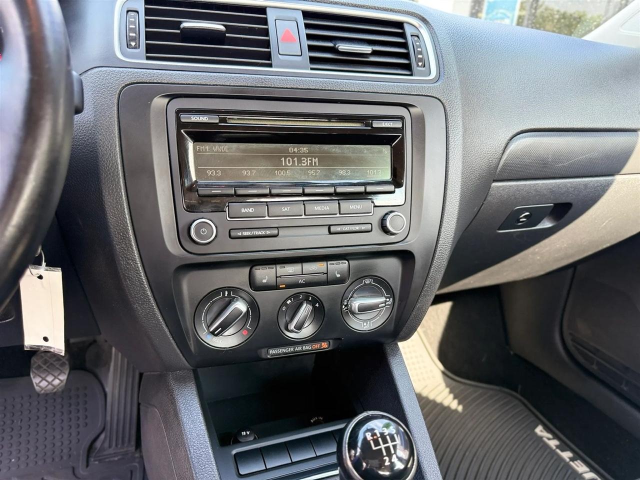 Volkswagen Jetta Sedan 4dr Manual SE PZEV 2012
